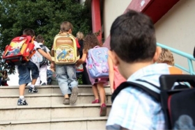 &Eta; &mu;&epsilon;&tau;ά&beta;&alpha;&sigma;&eta; &tau;&omicron;&upsilon; &pi;&alpha;&iota;&delta;&iota;&omicron;ύ &sigma;&tau;&omicron; &nu;έ&omicron; &sigma;&chi;&omicron;&lambda;&epsilon;ί&omicron;